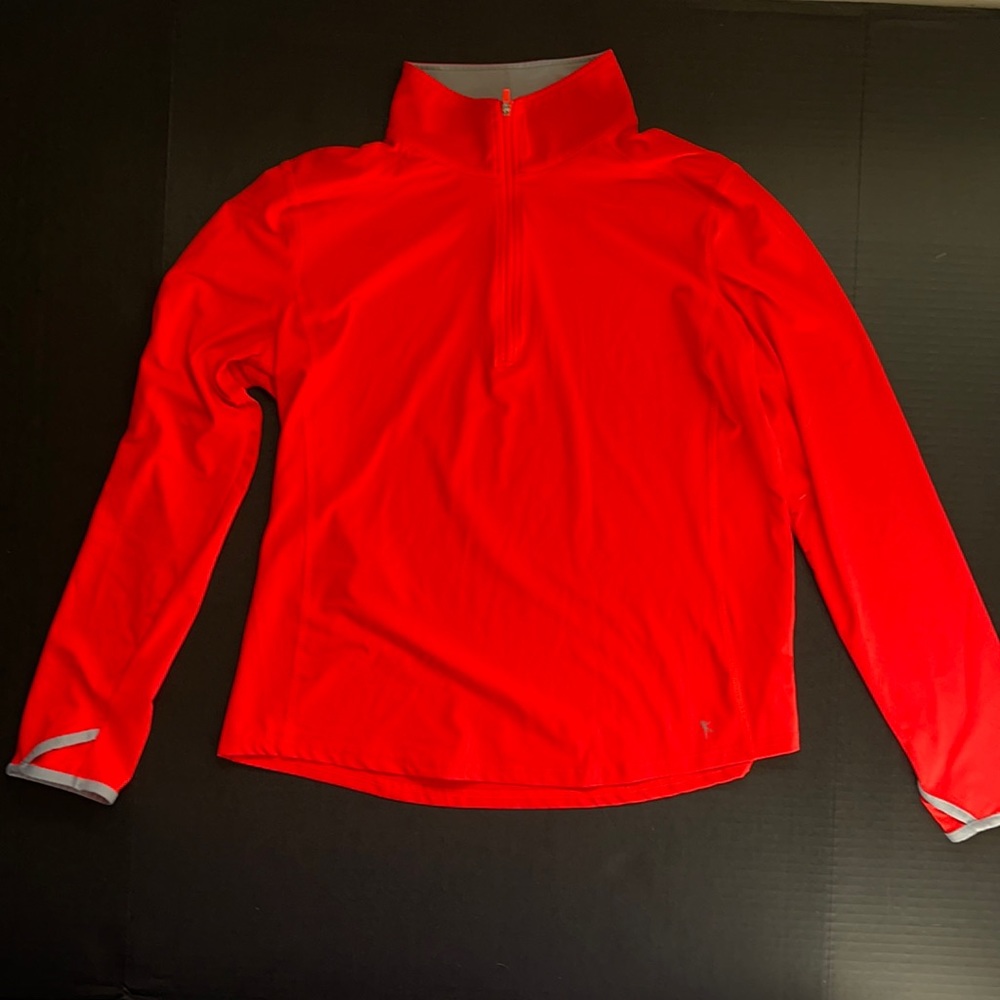 Pull-over with reflective strips